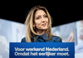 NOOIT MET URSULA PRATEN; ALTIJD WEER DE AUTODROP EZELS